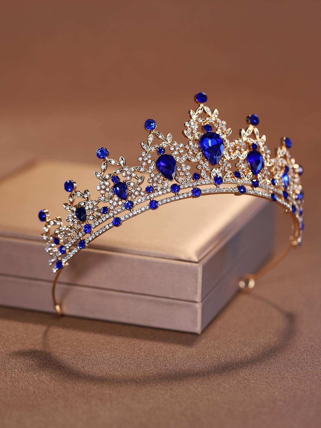 Zilveren tiara met blauw strass stenen - geschikt voor feestgelegenheden