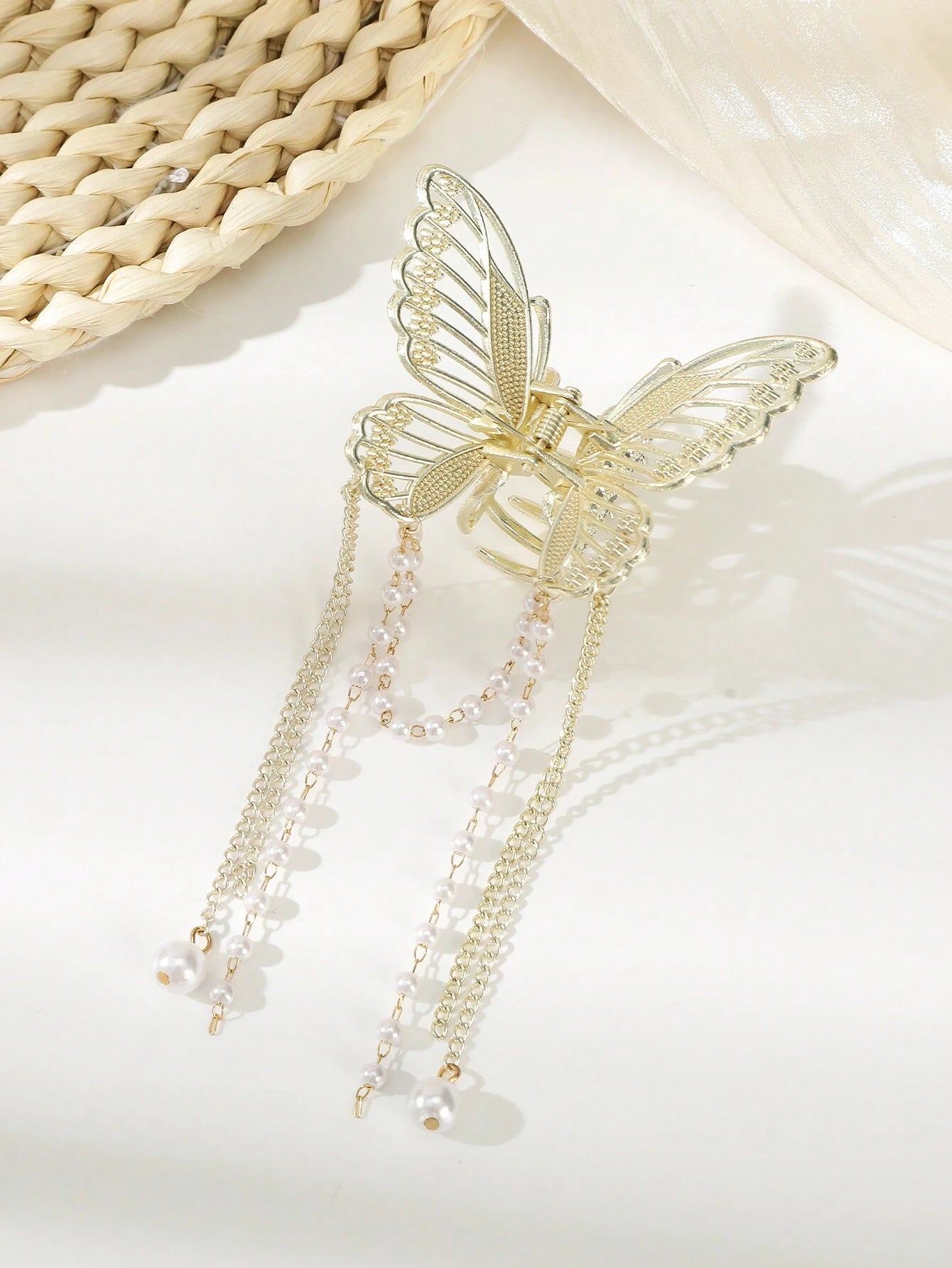 1x Hollow Butterfly Faux Pearls Tassel Hair Claw (Random Brush Length) โ Y2K Style