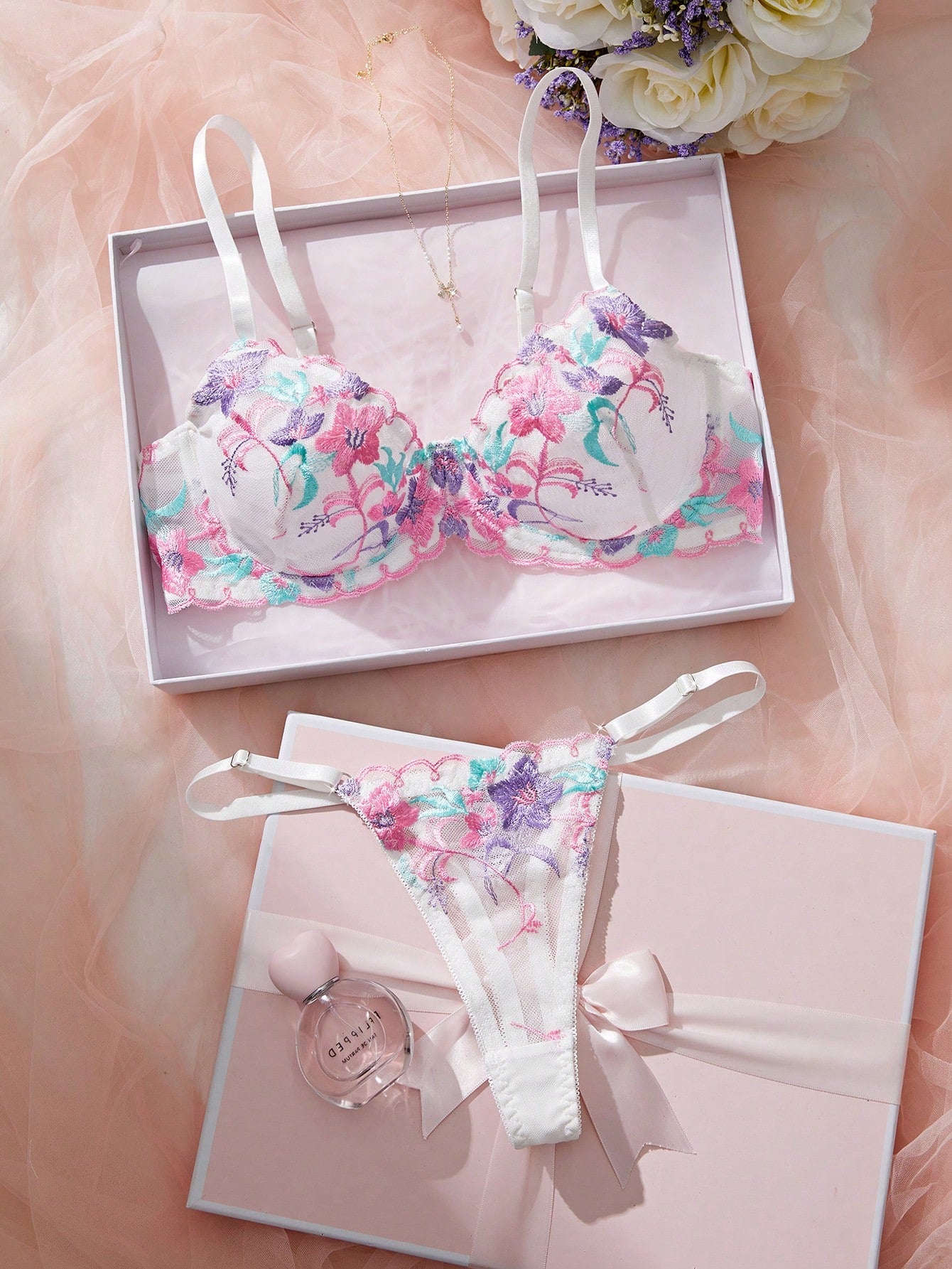 2-delige lingerie set met bloemen borduursel