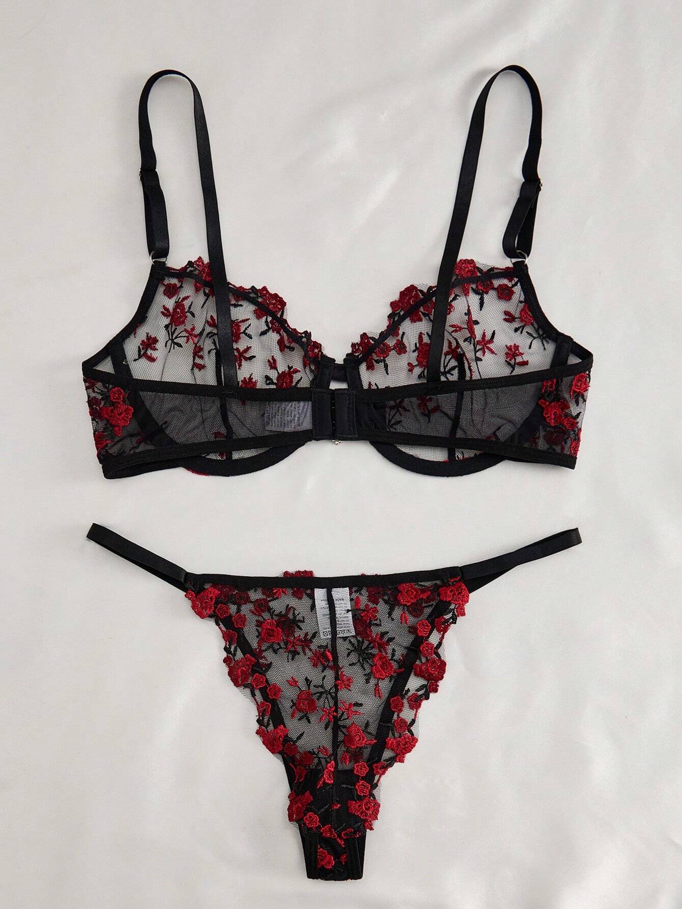 2-delige Lingerie Set Versierd met Hartvormige Strass en Geborduurde Details