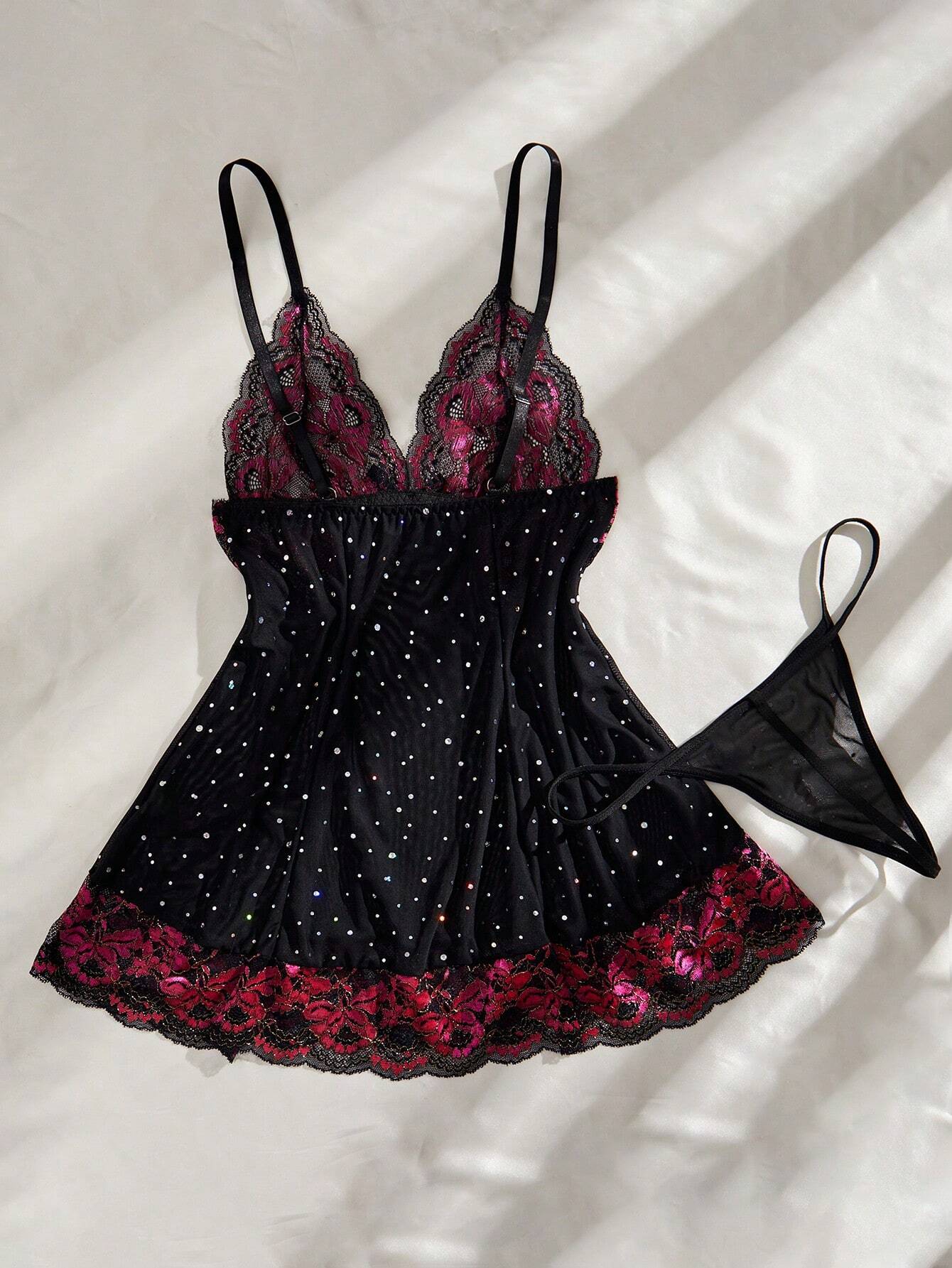2- delige babydoll set met kant en steentjes.