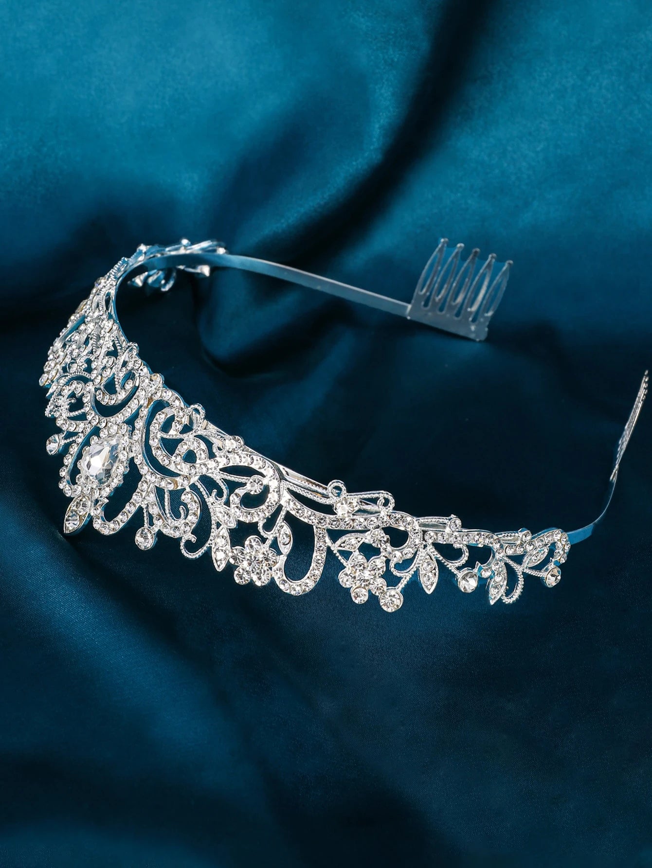 Tiara met rhinestone - geschikt voor feestgelegenheden