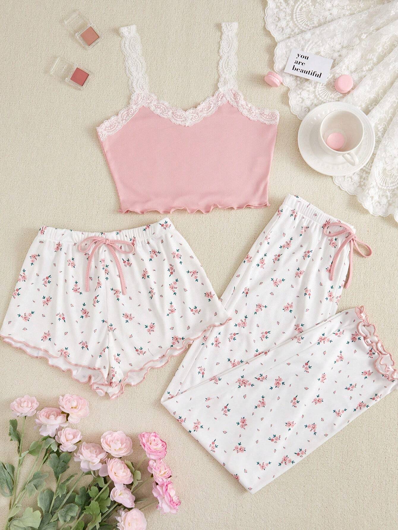 Lieflijke 3-delige pyjama set met bloemetjes